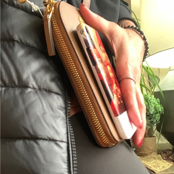 Authentic TORY BURCH leather saffiano dual zip phone cards crossbody - Picture 10 of 11